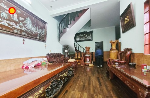Bán biệt thự phường Linh Chiểu, Thủ Đức. 2 tầng, 4 phòng ngủ, Dt: 10 x 16.5m, giá 6.X tỷ.